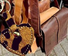 Buy Leather Accessories   at wholesale prices