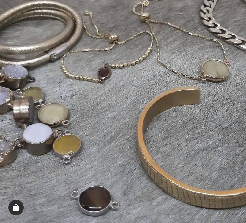 Hoe maak je sieraden met een klein budget?