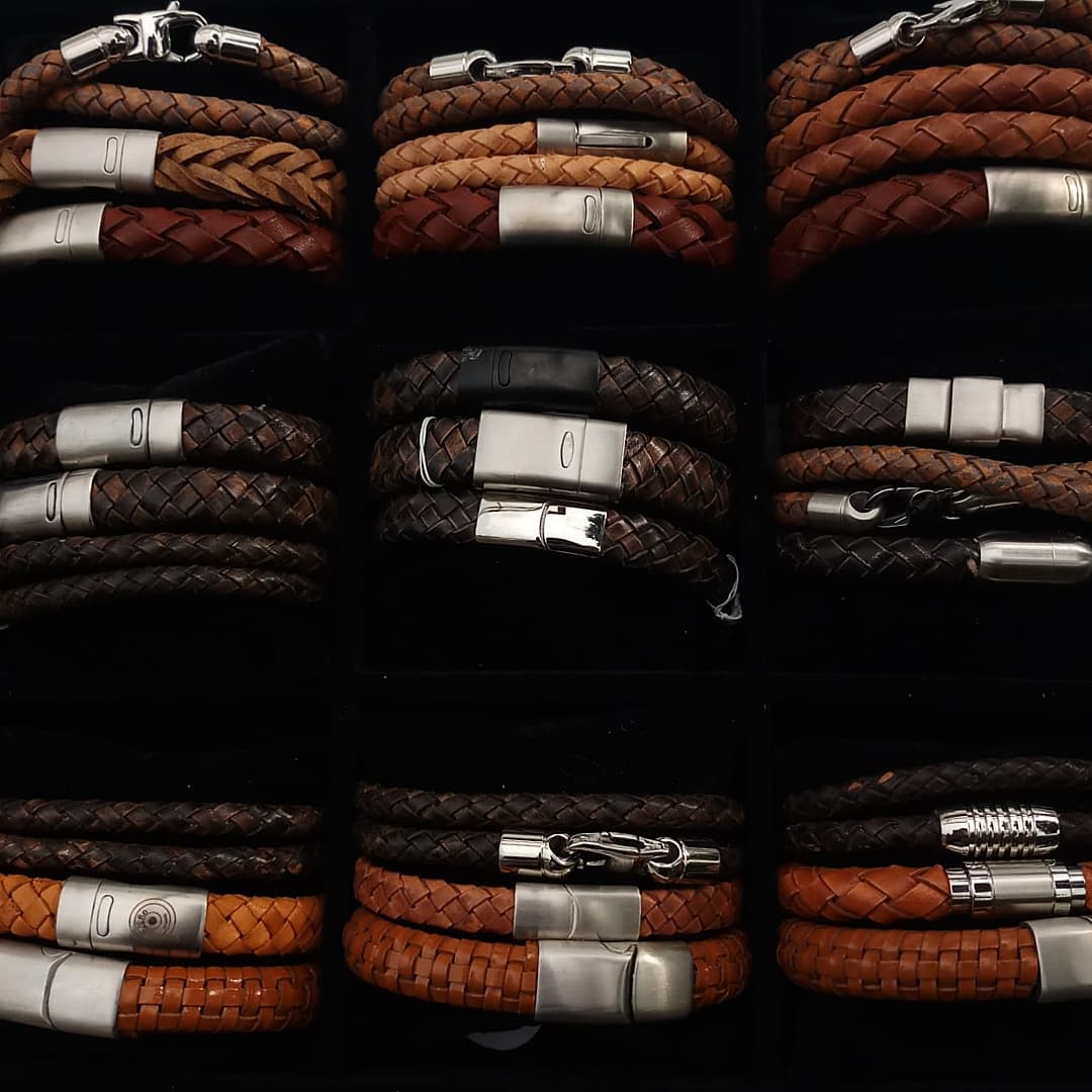Usage of round leather cords in furniture