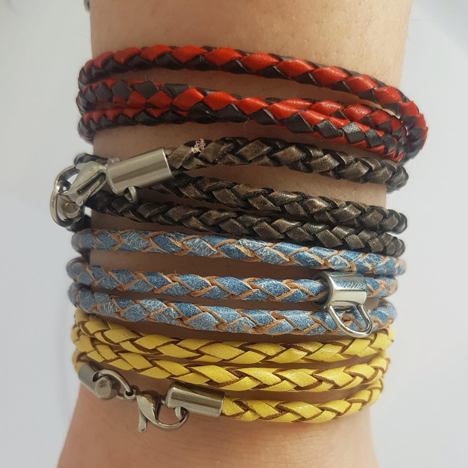 How do you make a round braided leather bracelet?