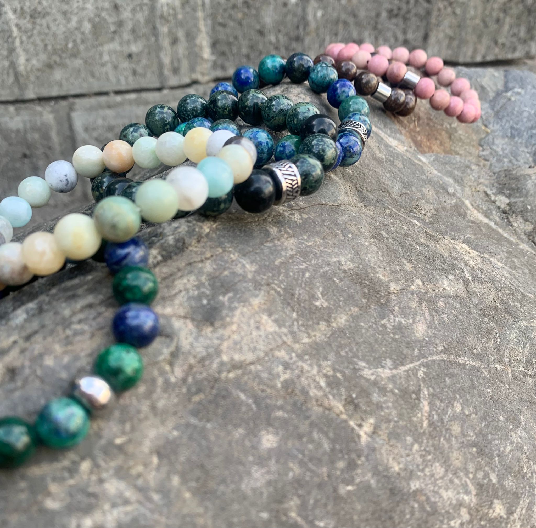 How to make a simple natural stone beaded bracelets with magnetic clasps?