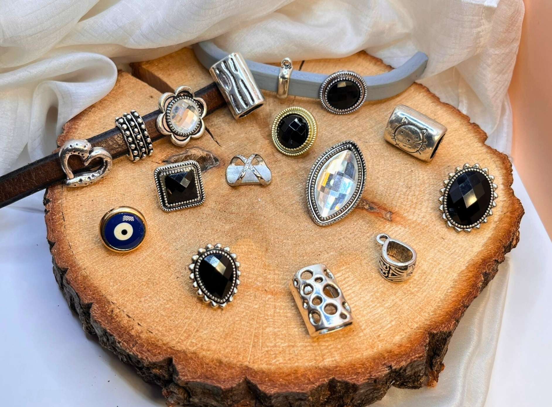 Sliders And Beads For Regaliz Leather