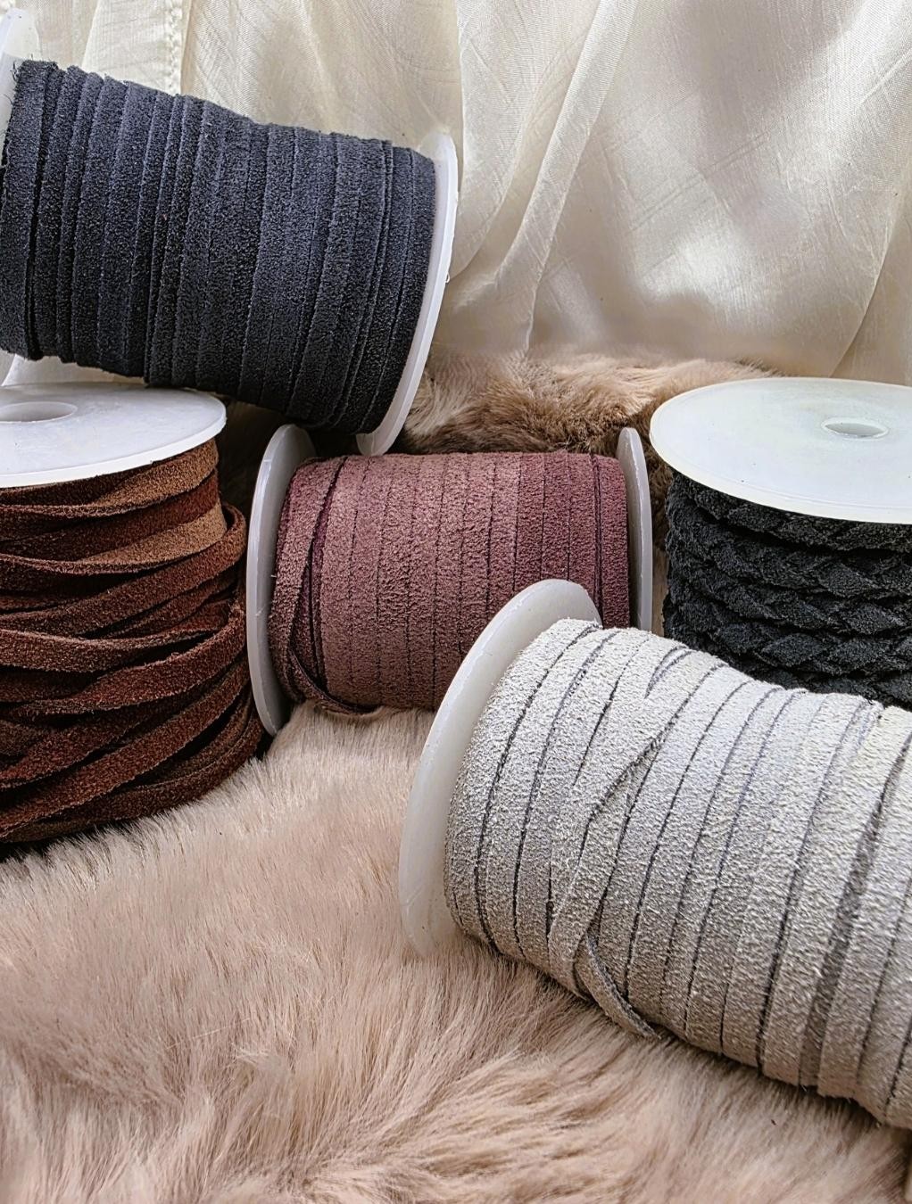 Cordons en cuir suédé