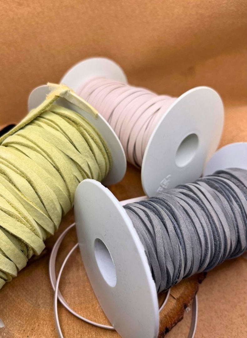 Autres cordons plats en cuir