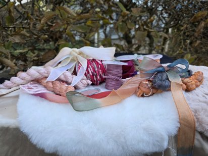 Soft, Elegant, Expressive: How Silk Can Be Used in Jewellery Design