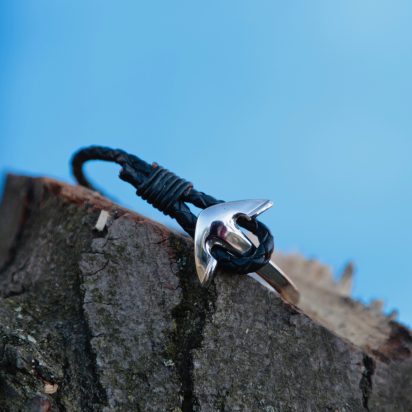ADD A NAUTICAL ACCESSORY TO YOUR OUTFIT!