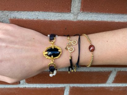 How do you fasten a leather bracelet?